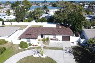 2502 Tropical Shores Dr SE, Saint Petersburg, FL 33705 - Photo 1