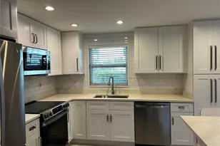 8802 Bay Pointe Dr, Tampa, FL 33615 - Photo 6