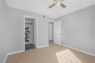 8613 Mallard Reserve Dr, Tampa, FL 33614 - Photo 6