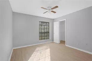 8613 Mallard Reserve Dr, Tampa, FL 33614 - Photo 4