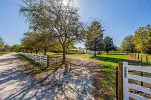5353 NE 136th Pl, Oxford, FL 34484 - Photo 2