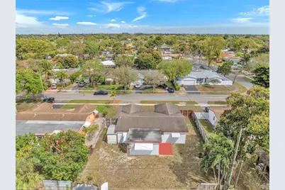 410 SW 71st Avenue, Pembroke Pines, FL 33023 - Photo 24