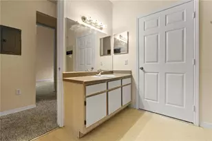 6021 Westgate Dr, Orlando, FL 32835 - Photo 18