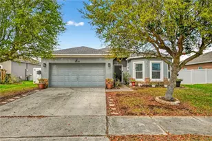 3136 Queen Alexandria Dr, Kissimmee, FL 34744 - Photo 2