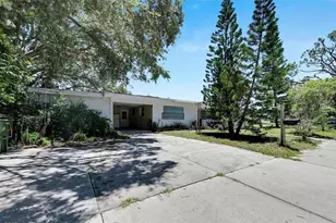 2695 S East Ave, Sarasota, FL 34239 - Photo 2