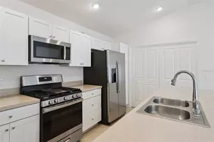 7548 Kuenher Ct, The Villages, FL 34762 - Photo 8