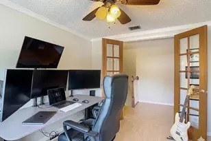 3114 W Paris St, Tampa, FL 33614 - Photo 8