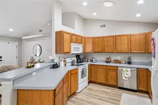 165 Quail Oaks Cir, Groveland, FL 34736 - Photo 8