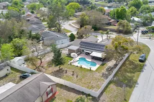 985 Hemingway Dr, Deltona, FL 32725 - Photo 4