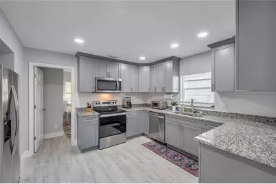 2703 18th Street S, Saint Petersburg, FL 33712 - Photo 4