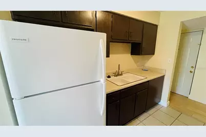 7504 Needle Leaf Place #68, Tampa, FL 33617 - Photo 8