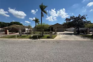 1833 Matterhorn Dr, Orlando, FL 32818 - Photo 2