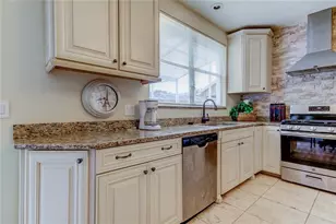 9401 Woodbay Dr, Tampa, FL 33626 - Photo 12