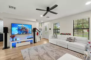 3622 Devonswood Dr, Orlando, FL 32806 - Photo 4