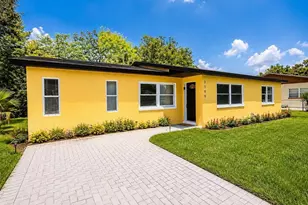 2105 9th St NE, Winter Haven, FL 33881 - Photo 2