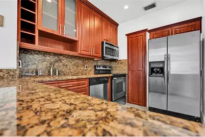 437 Swan Avenue, Miami, FL 33166 - Photo 4