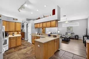 5036 Sawgrass Lake Cir, Leesburg, FL 34748 - Photo 10