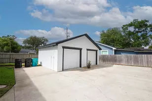 2202 Elizabeth Ave, Orlando, FL 32804 - Photo 2