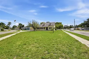 2513 16th Ave W, Bradenton, FL 34205 - Photo 4