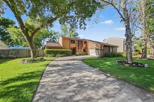 916 E Cleveland St, Apopka, FL 32703 - Photo 1