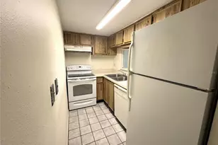 7120 Waterside Dr, Tampa, FL 33617 - Photo 4