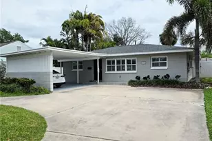 3435 Overlook Dr NE, Saint Petersburg, FL 33703 - Photo 2