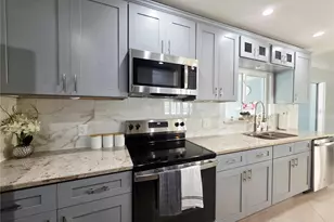 3435 Overlook Dr NE, Saint Petersburg, FL 33703 - Photo 12