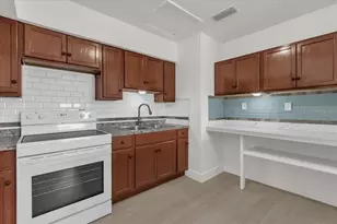 7301 Cassino Ave, Orlando, FL 32819 - Photo 6