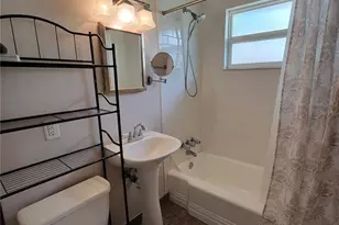 250 37th St N, Saint Petersburg, FL 33713 - Photo 8