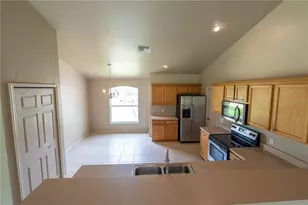4129 NE 19th Pl, Cape Coral, FL 33909 - Photo 4