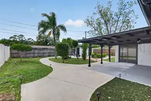 6020 Cresthill Dr, Tampa, FL 33615 - Photo 18