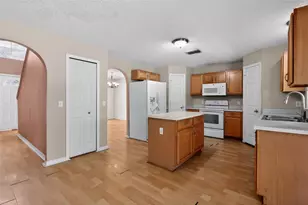 307 Pleasant Gardens Dr, Apopka, FL 32703 - Photo 2