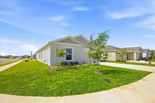 2350 McKinley Dr, Lake Wales, FL 33853 - Photo 2