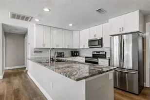 7210 14th St N, Saint Petersburg, FL 33702 - Photo 8