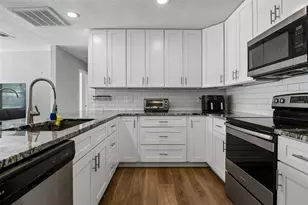 7210 14th St N, Saint Petersburg, FL 33702 - Photo 6
