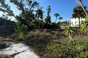 749 Siesta Dr, Sarasota, FL 34242 - Photo 6