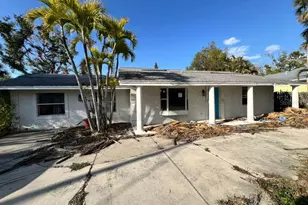 749 Siesta Dr, Sarasota, FL 34242 - Photo 2