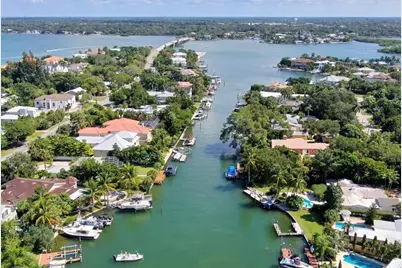 749 Siesta Drive, Sarasota, FL 34242 - Photo 2