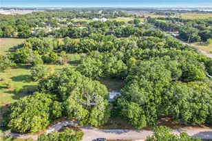 821 Irene Dr, Auburndale, FL 33823 - Photo 2