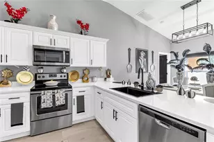 100 Aurora Ln, Kissimmee, FL 34758 - Photo 2