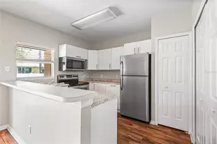 1304 Denman Ct, Wesley Chapel, FL 33543 - Photo 4