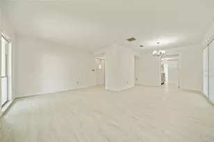 10403 Lake Carroll Way, Tampa, FL 33618 - Photo 4