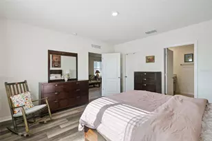 916 August Sky Dr, Deltona, FL 32738 - Photo 18