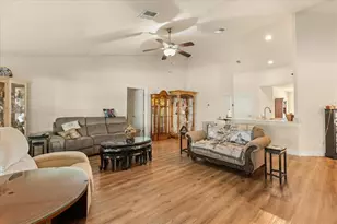 906 Edith Dr, Fruitland Park, FL 34731 - Photo 4