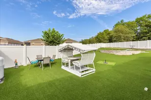 906 Edith Dr, Fruitland Park, FL 34731 - Photo 18