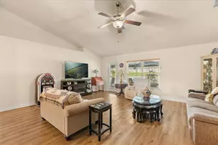 906 Edith Dr, Fruitland Park, FL 34731 - Photo 2