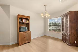 906 Edith Dr, Fruitland Park, FL 34731 - Photo 6