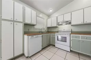255 Tom Sawyer Ct, Orlando, FL 32828 - Photo 10