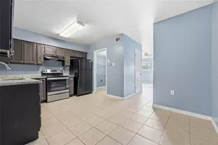 3918 Crayrich Cir, Orlando, FL 32839 - Photo 10