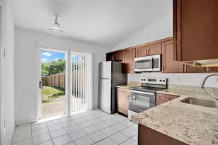 2827 Coral Reef Dr, Orlando, FL 32826 - Photo 4